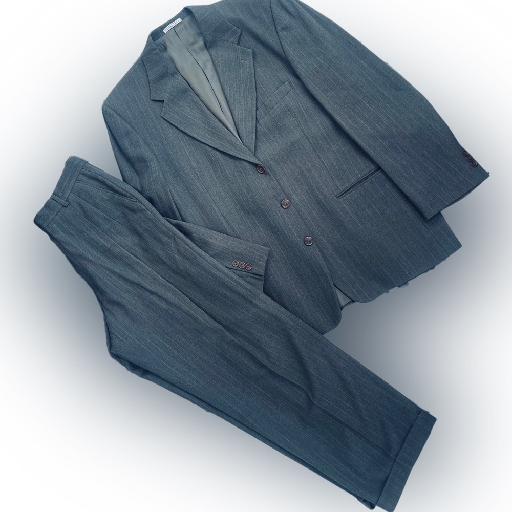 Men’s Grey Pinstripe Suit / 36R